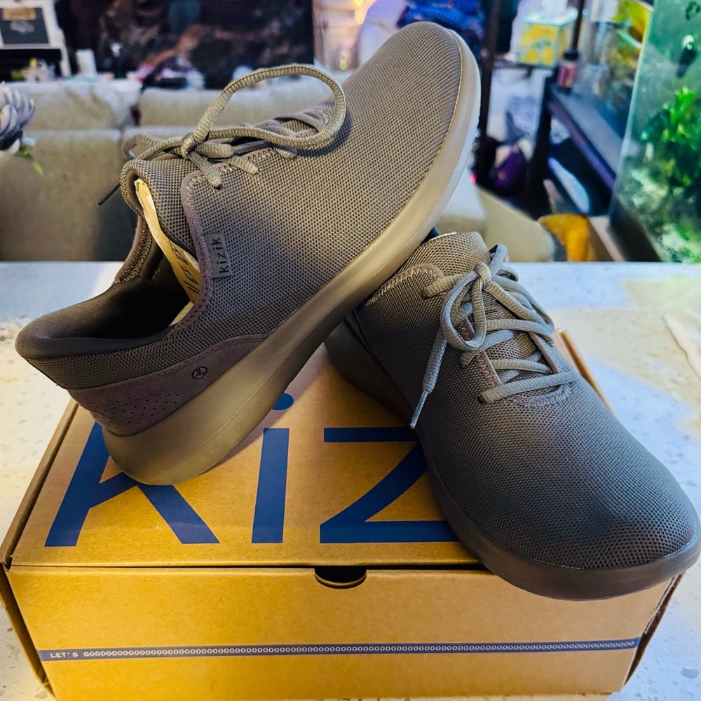 Kizik Madrid Eco Knit Graphite Sneakers Men’s 10 / Women’s 11.5 - NIB